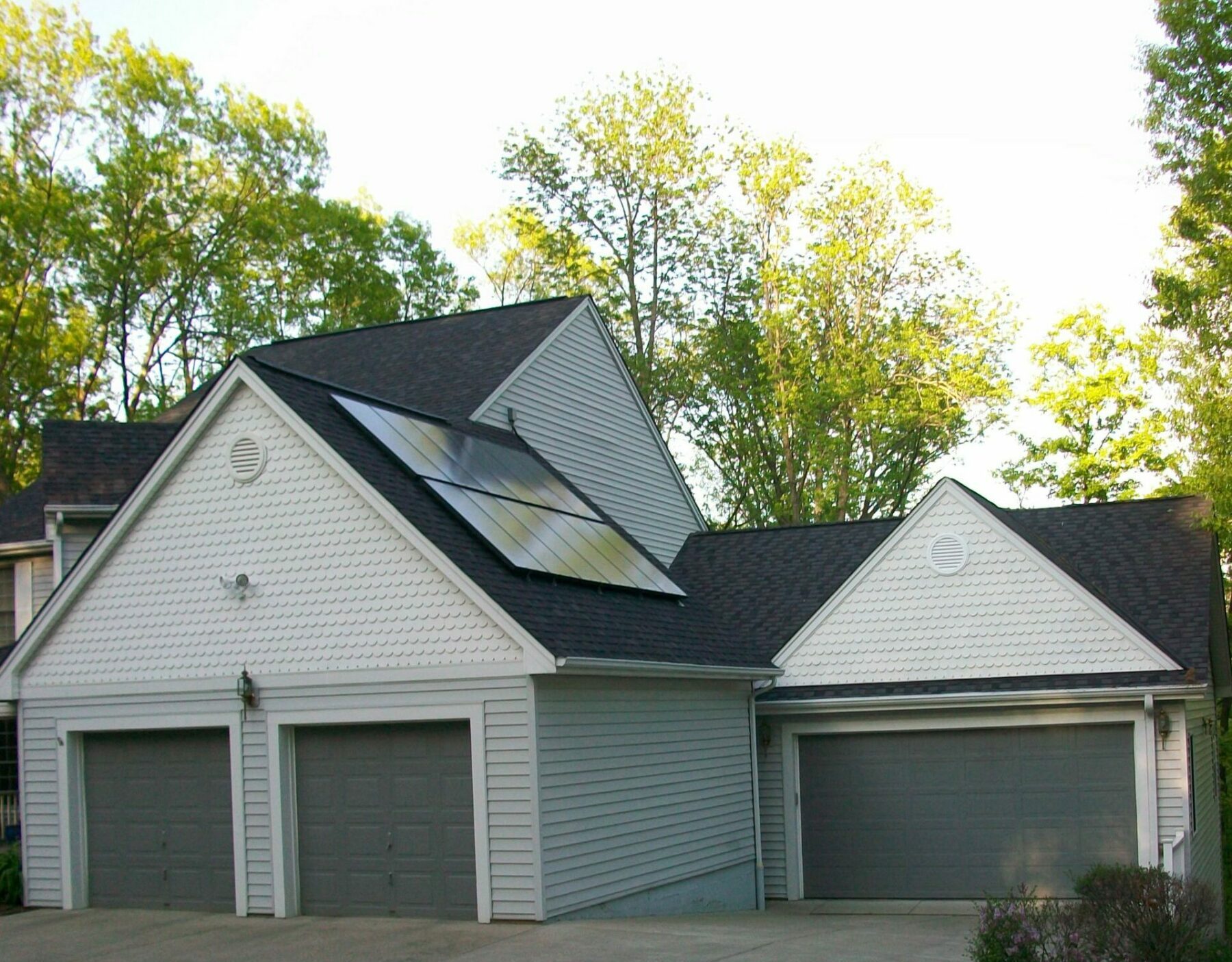 Icon Solar Photo - Solar Panel installation on home